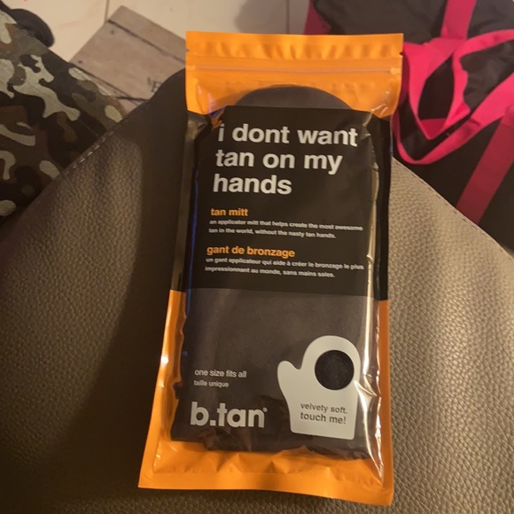 b.tan Black tan mitt an applicator mitt that helps create the most awesome tan - Picture 2 of 9
